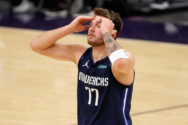  东契奇四头肌受伤将缺席独行侠对阵火箭的战斗